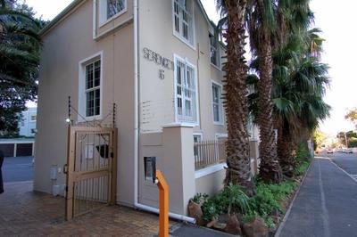 Apartment / Flat For Rent in Gardens, Cape Town